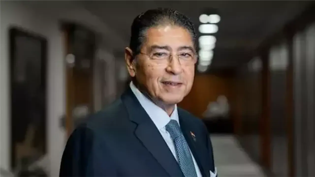 هشام عز العرب يتوقع انخفاضاً حاداً في سعر الدولار عقب توقف الحرب